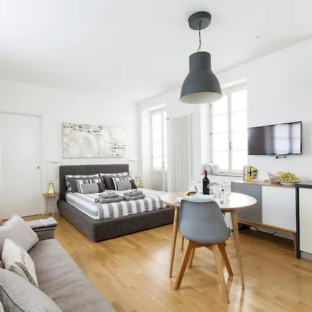 Cosy And Chic To The * Como
