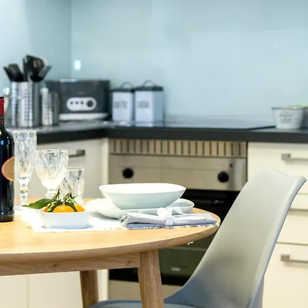 Cosy And Chic To The Como