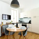 Cosy And Chic To The * Como
